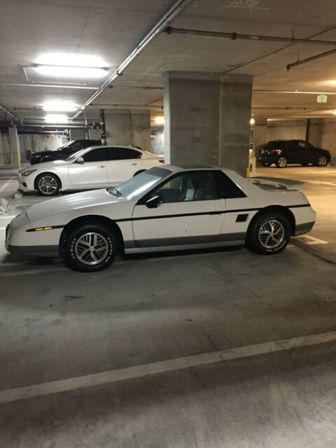 1985 White Pontiac Fiero Coupe