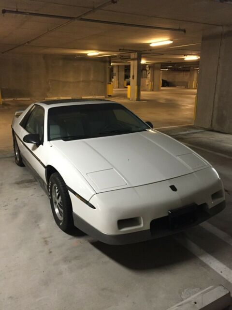 1985 White Pontiac Fiero Coupe