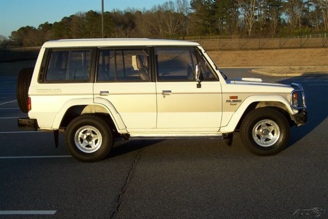 1989 White Mitsubishi Montero SUV