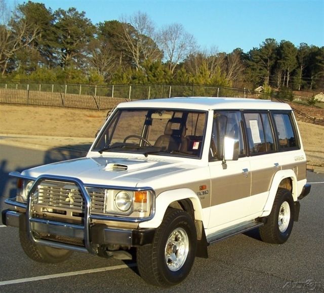 1989 White Mitsubishi Montero SUV