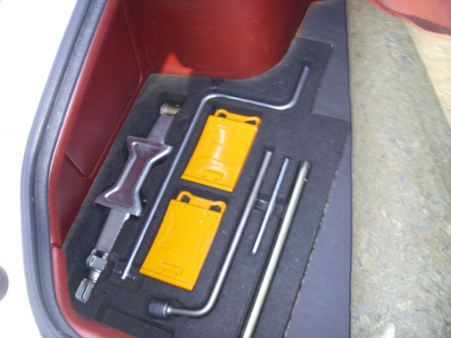 1986 White Nissan 300ZX 2 door coupe