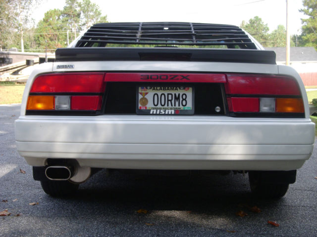 1986 White Nissan 300ZX 2 door coupe