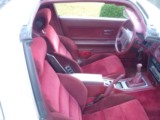 1986 White Nissan 300ZX 2 door coupe