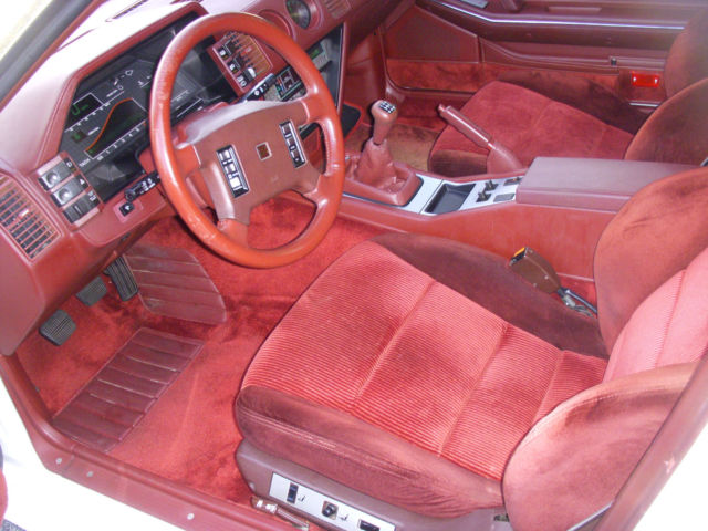 1986 White Nissan 300ZX 2 door coupe