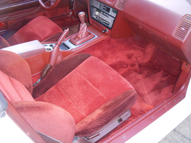 1986 White Nissan 300ZX 2 door coupe