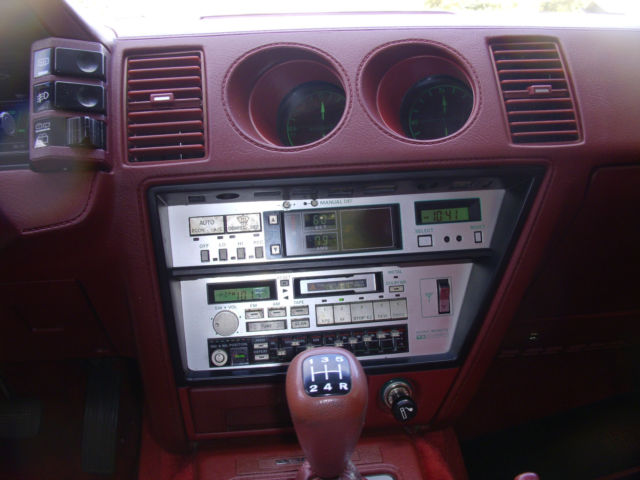 1986 White Nissan 300ZX 2 door coupe