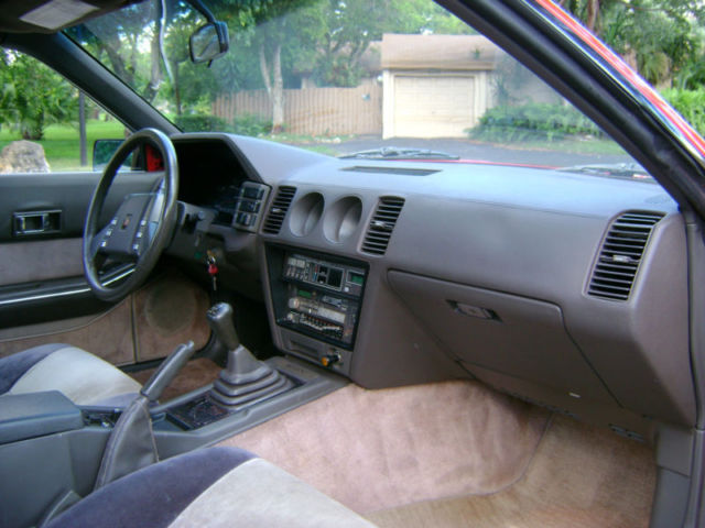 1986 White Nissan 300ZX Coupe