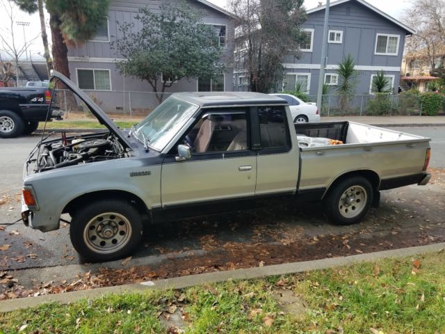 1984 Black/Gray Nissan Other Extended Cab Pickup