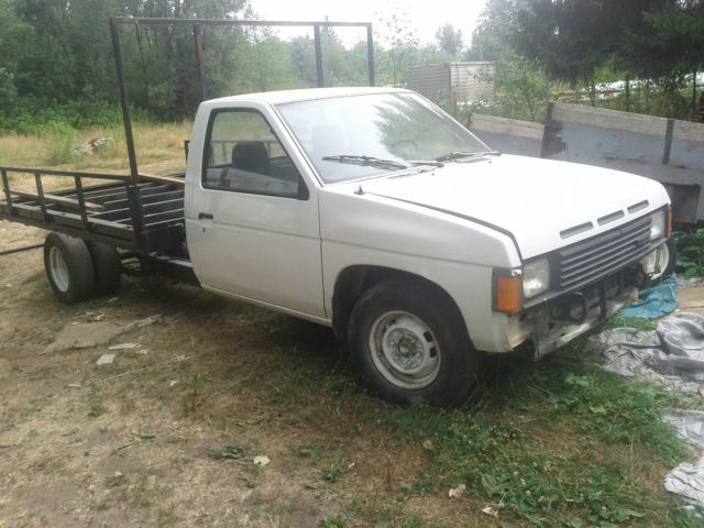 1988 White Nissan Other Pickups Pickup, heavy duty, 1 Ton, dually