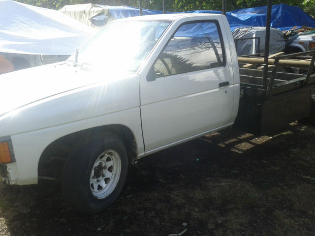1988 White Nissan Other Pickups Pickup, heavy duty, 1 Ton, dually