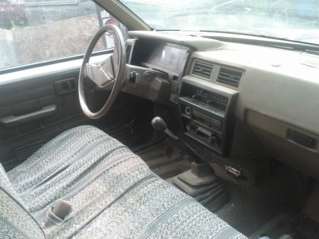 1988 White Nissan Other Pickups Pickup, heavy duty, 1 Ton, dually