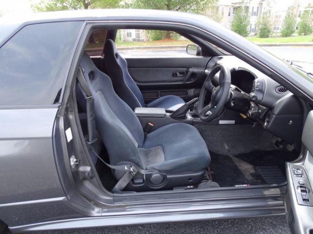 1991 Gray Nissan GT-R Coupe