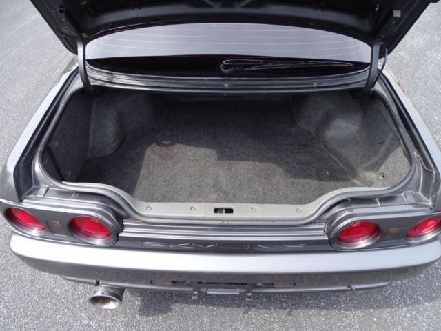 1991 Gray Nissan GT-R Coupe