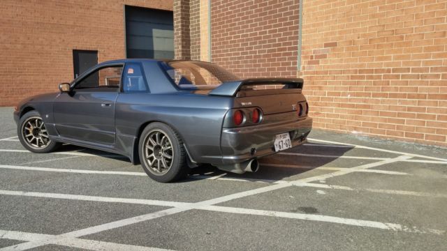 1989 Gray Nissan GT-R Coupe