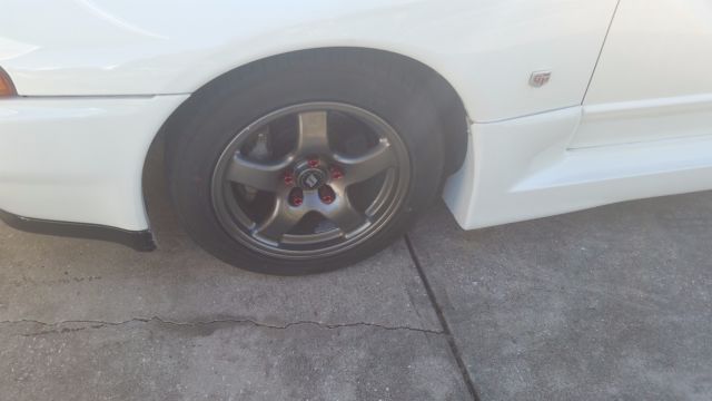 1990 White Nissan GT-R Coupe