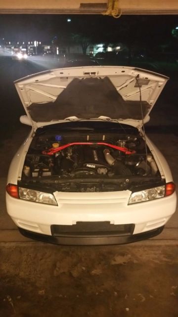 1990 White Nissan GT-R Coupe