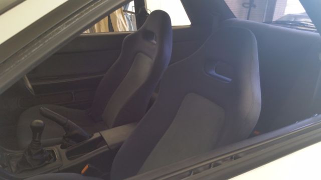 1990 White Nissan GT-R Coupe