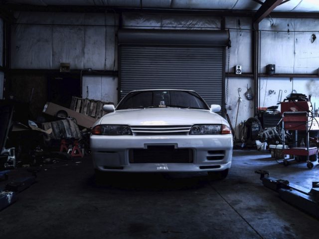 1990 White Nissan GT-R Coupe