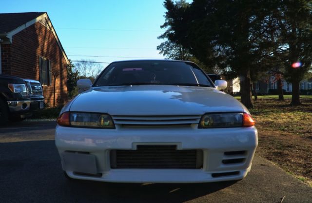1990 White Nissan GT-R Coupe