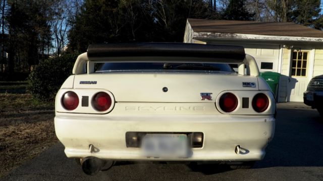 1990 White Nissan GT-R Coupe