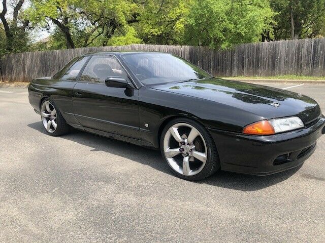1990 Black Nissan Skyline Coupe