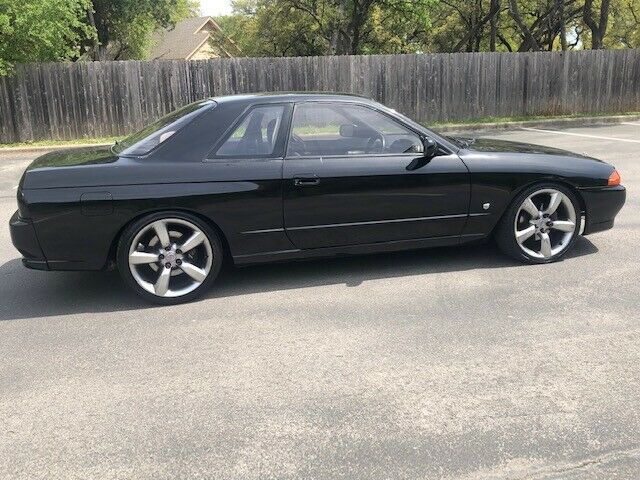 1990 Black Nissan Skyline Coupe