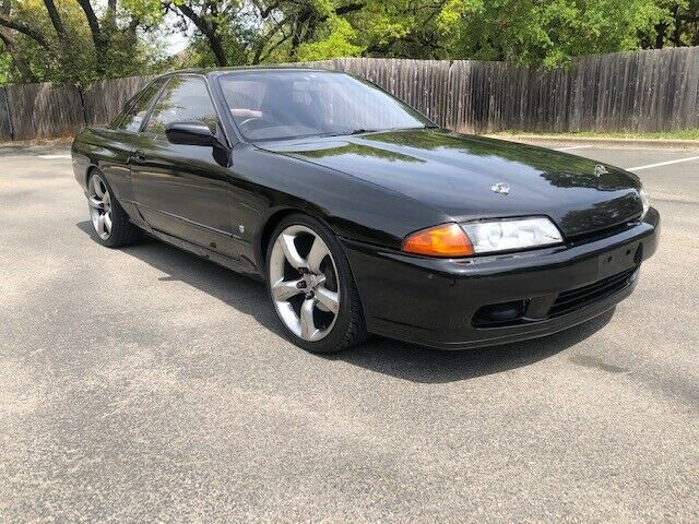 1990 Black Nissan Skyline Coupe
