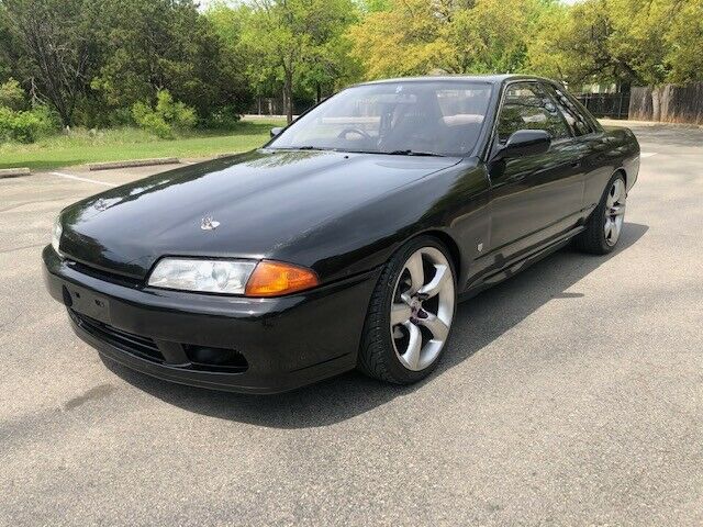 1990 Black Nissan Skyline Coupe