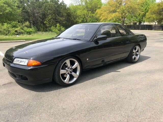 1990 Black Nissan Skyline Coupe