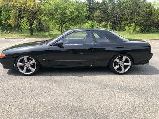 1990 Black Nissan Skyline Coupe