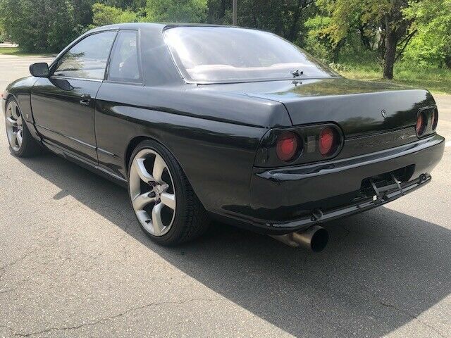1990 Black Nissan Skyline Coupe