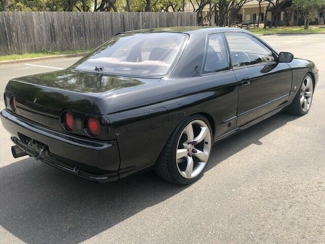 1990 Black Nissan Skyline Coupe