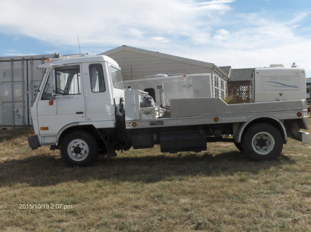 1989 White Nissan Other Pickups flatbed