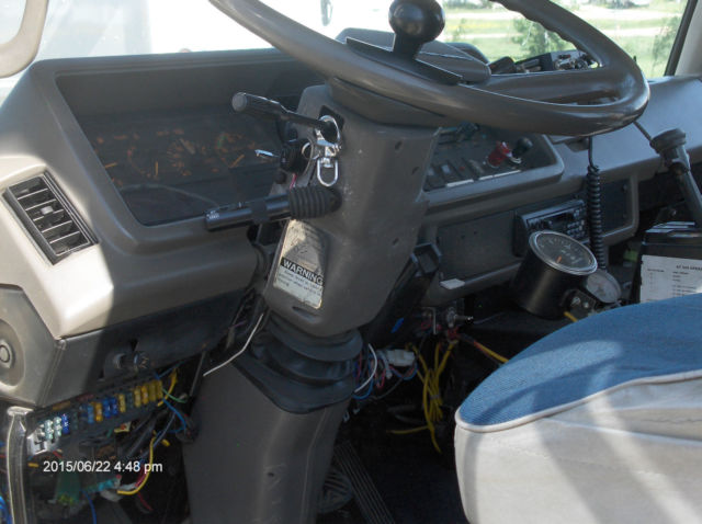 1989 White Nissan Other Pickups flatbed