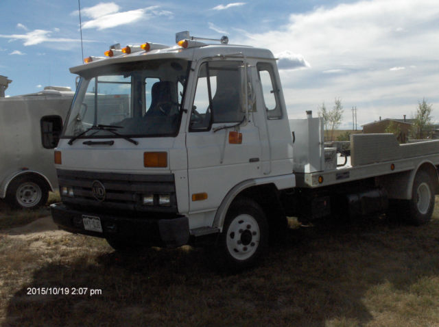 1989 White Nissan Other Pickups flatbed