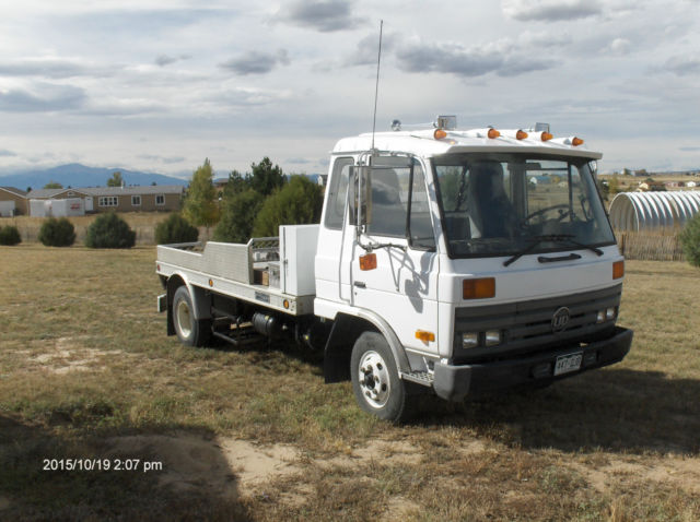 1989 White Nissan Other Pickups flatbed
