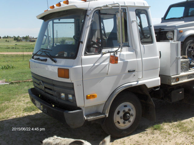 1989 White Nissan Other Pickups flatbed