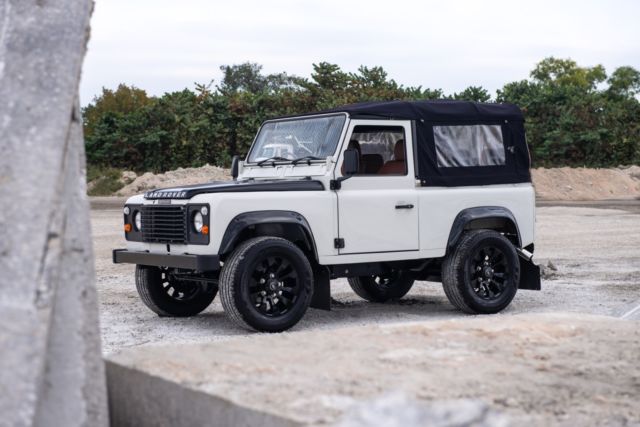 1986 White Land Rover Defender SUV