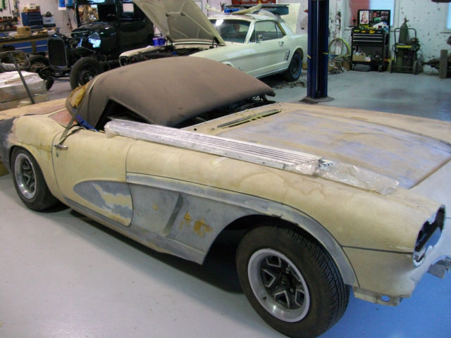 1962 Bare Fiberglass Chevrolet Corvette Convertible