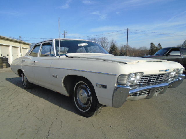 1968 WHITE Chevrolet Bel Air/150/210 Sedan