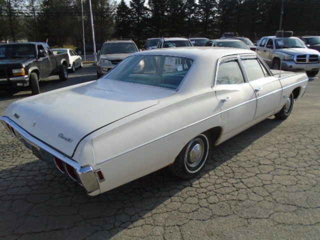 1968 WHITE Chevrolet Bel Air/150/210 Sedan