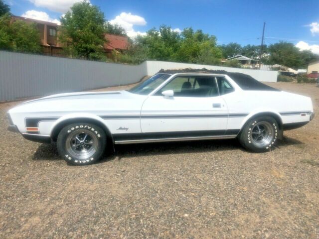 1971 White Ford Mustang Coupe