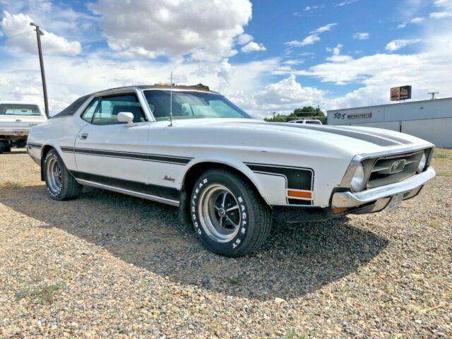 1971 White Ford Mustang Coupe