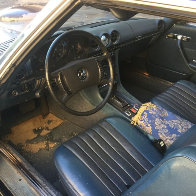 1972 Dark Blue Mercedes-Benz 300-Series Roadster