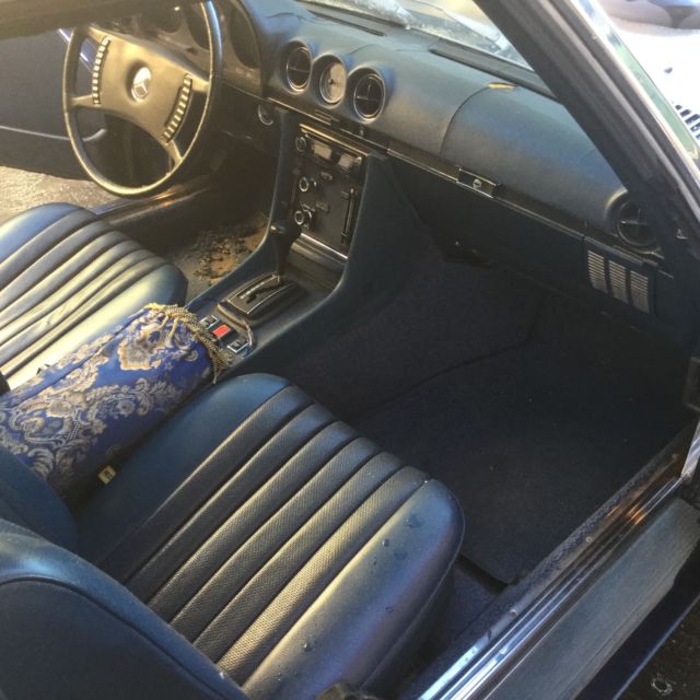 1972 Dark Blue Mercedes-Benz 300-Series Roadster