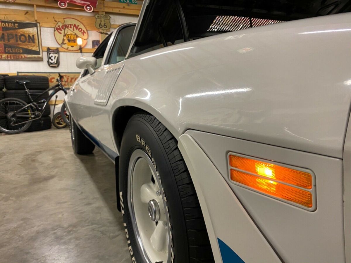 1979 White Chevrolet Camaro Coupe