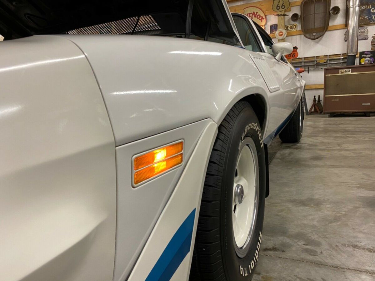 1979 White Chevrolet Camaro Coupe