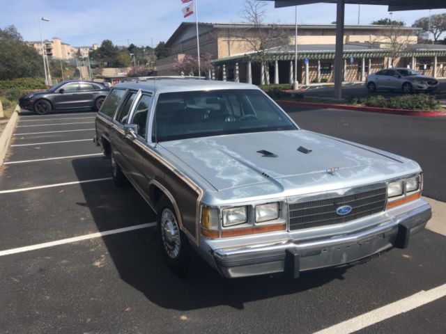 1989 Silver Ford LTD Wagon