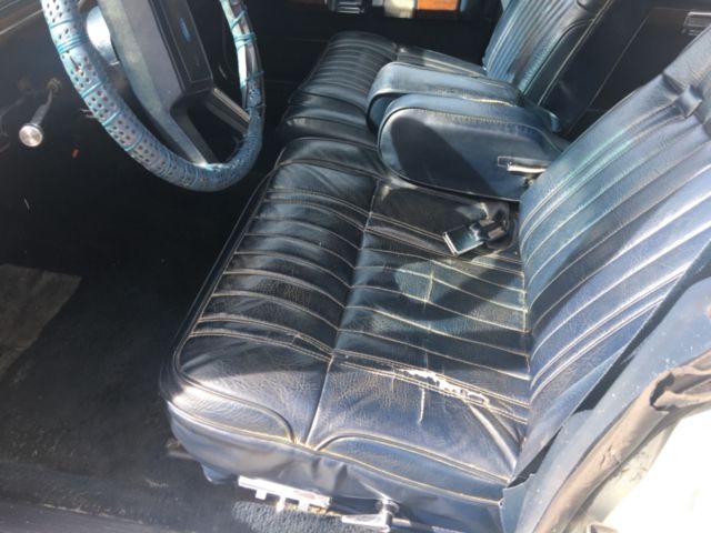 1989 Silver Ford LTD Wagon