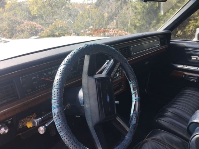 1989 Silver Ford LTD Wagon